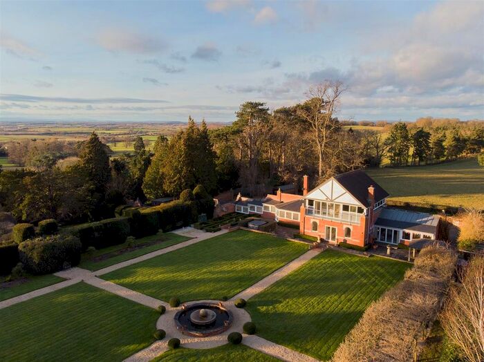 4 Bedroom Detached House For Sale In Rous Lench, Evesham, Worcestershire, WR11