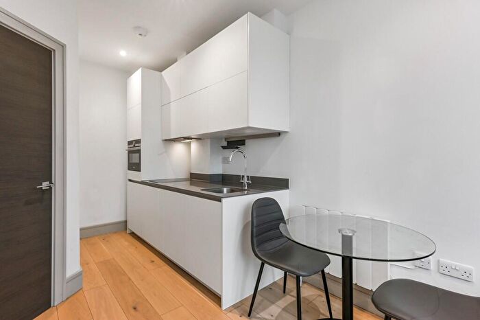 1 Bedroom Flat To Rent In Imperial Drive, Harrow, Middlesex, HA2