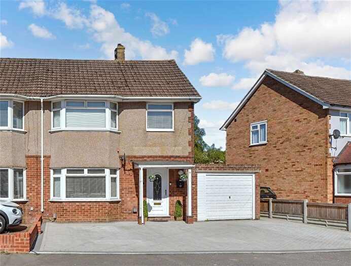 3 Bedroom Semi-Detached House For Sale In Bybrook Road, Kennington, Kent, TN24