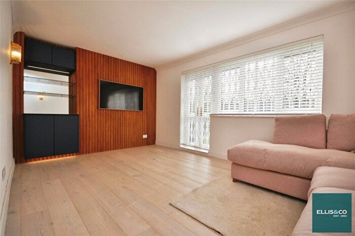 3 Bedroom Apartment For Sale In Clandon Gardens, Finchley, N3