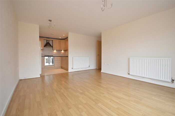 2 Bedroom Apartment To Rent In Green Lane, Morden, SM4