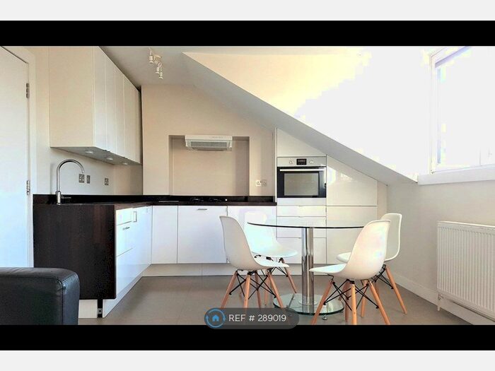 2 Bedroom Flat To Rent In Tunstall Road, London, SW9