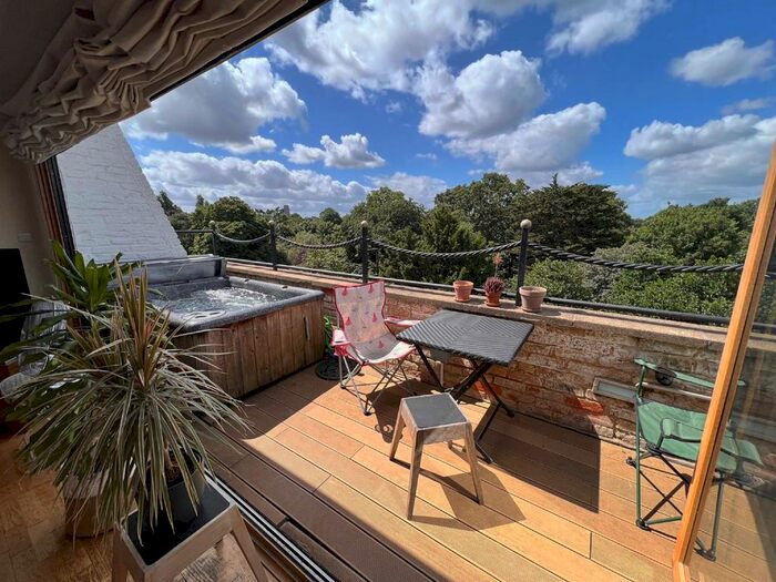 3 Bedroom Flat To Rent In Fulham Palace Road, London, SW6