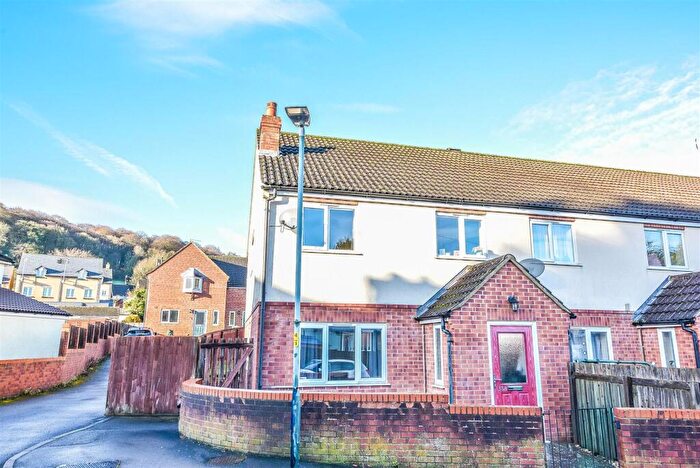 3 Bedroom End Of Terrace House For Sale In Roseberry Road, Dursley, GL11