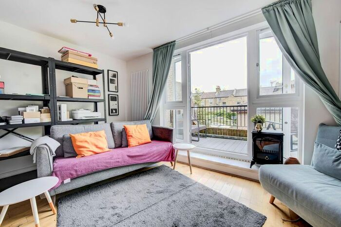 2 Bedroom Flat To Rent In Dawes Road, Fulham, London, SW6