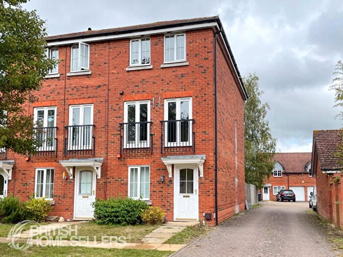 5 Bedroom Semi-Detached House For Sale In Cunningham Avenue, Hatfield, Hertfordshire, AL10