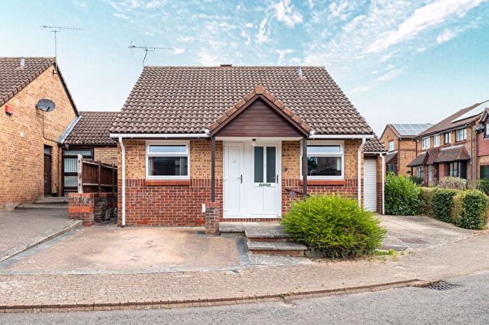 2 Bedroom Bungalow For Sale In Wetherby Gardens, Bletchley, Milton Keynes, MK3