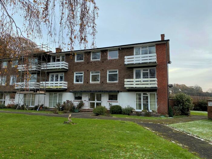 2 Bedroom Flat To Rent In Tadburn Road, Romsey, SO51