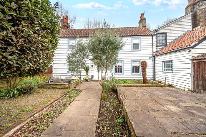 4 Bedroom Detached House For Sale In London Road, Mitcham, CR4