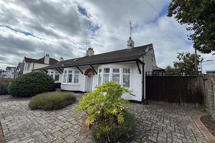 3 Bedroom Bungalow To Rent In Honiton Road, SS1