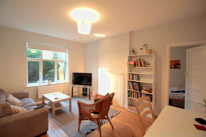 2 Bedroom Flat To Rent In Brixton Hill, London, SW2