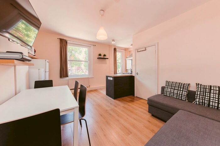 3 Bedroom Flat To Rent In High Road, London, N15
