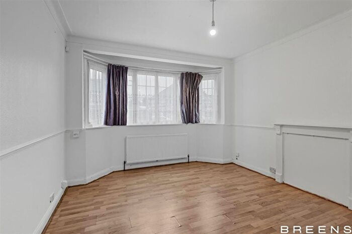 2 Bedroom Flat For Sale In Hertford Road, Enfield, EN3