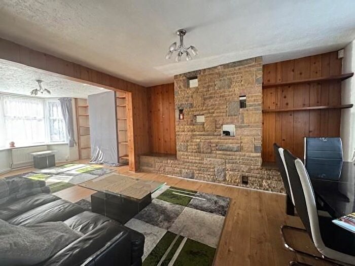 3 Bedroom Semi-Detached House To Rent In Meadfield Avenue, Langley, SL3