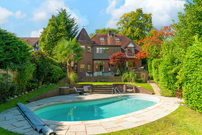 5 Bedroom Detached House For Sale In Beeches Drive Farnham Common, Buckinghamshire, SL2