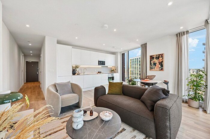 2 Bedroom Flat To Rent In Apex One, Hanbury Drive, SW8