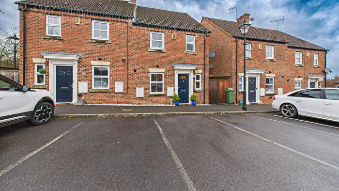 3 Bedroom Semi Detached House For Sale In Warbler Close, Aylesbury, Buckinghamshire, HP19