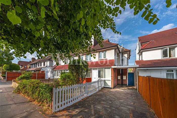 5 Bedroom Semi-Detached House For Sale In Greenfield Gardens, London, NW2