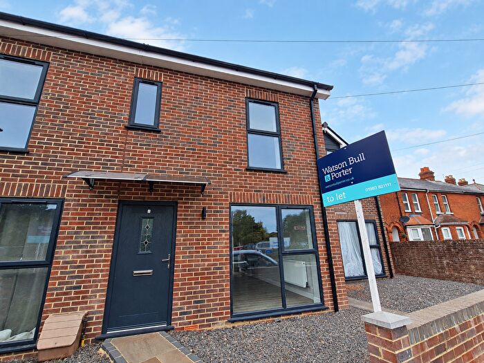 2 Bedroom Property To Rent In Medina Avenue, Newport, PO30