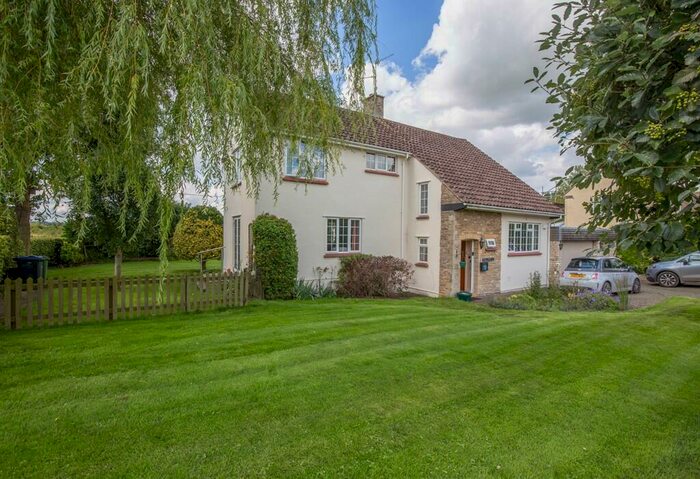 4 Bedroom Detached House For Sale In Follyfield, Hankerton, Malmesbury, SN16