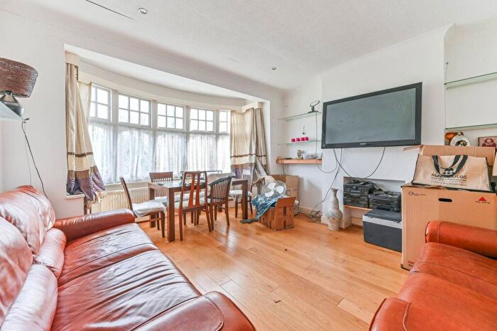 3 Bedroom End Of Terrace House For Sale In Lancaster Road, South Norwood, London, SE25