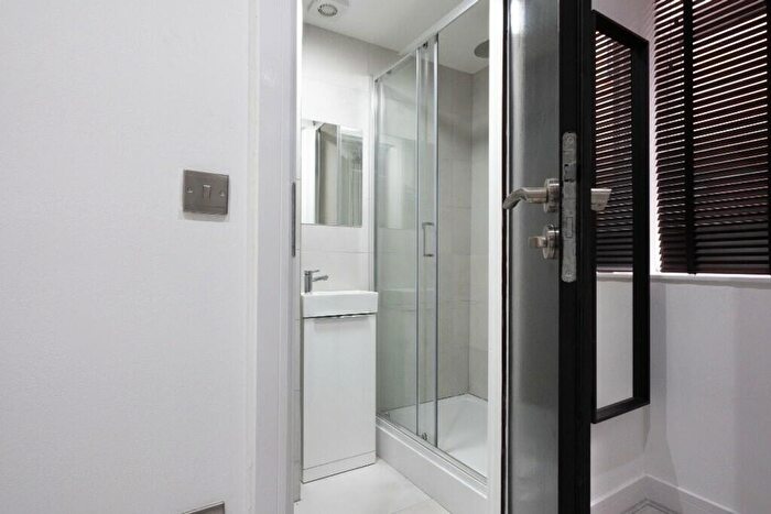 8 Bedroom House To Rent In High Street, Lincoln, LN5