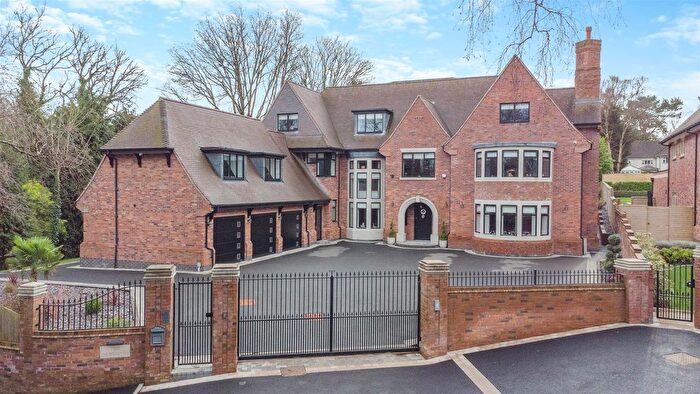8 Bedroom Detached House For Sale In Woodside Drive, Sutton Coldfield, B74