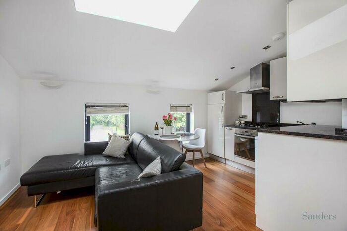 2 Bedroom Flat To Rent In Burder Road, Hackney, London, N1