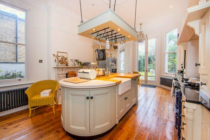 5 Bedroom Flat To Rent In Richmond Hill, Richmond, TW10
