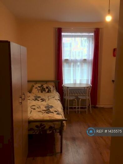 1 Bedroom Semi-Detached House To Rent In Green Lanes, London, N8