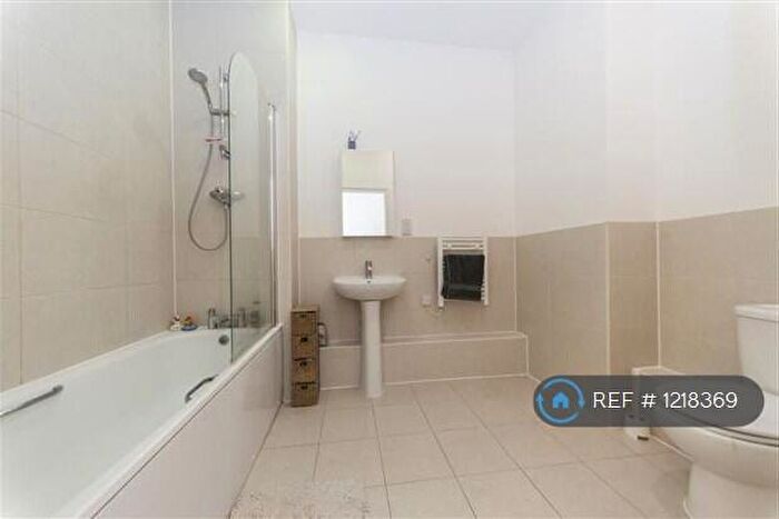 2 Bedroom Flat To Rent In Aqua Vista Square, London, E3