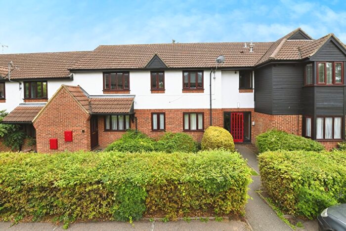 2 Bedroom Flat For Sale In Copperfields, Basildon, Essex, SS15