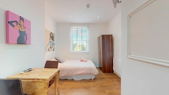 Studio To Rent In Blenheim Gardens, London, NW2
