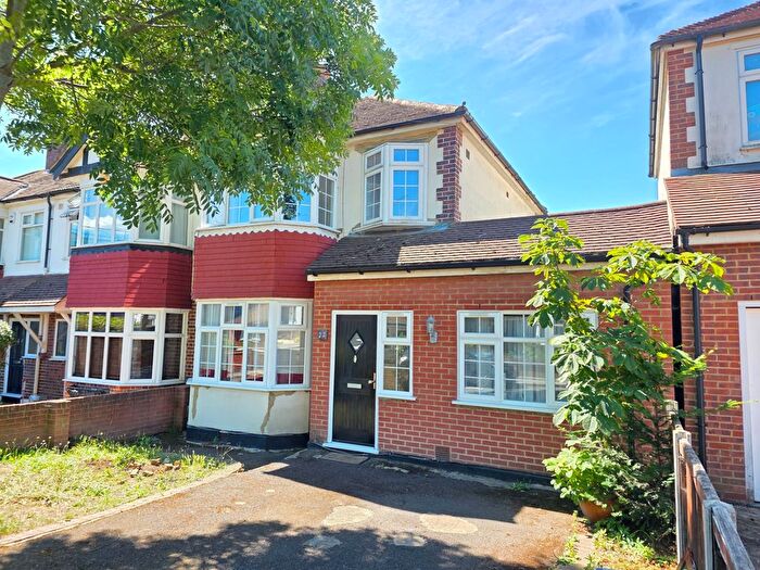 3 Bedroom Terraced House To Rent In Avenue Road, Woodford Green, IG8