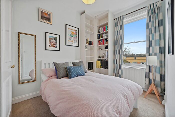 2 Bedroom Flat For Sale In Carleton Road, London, N7