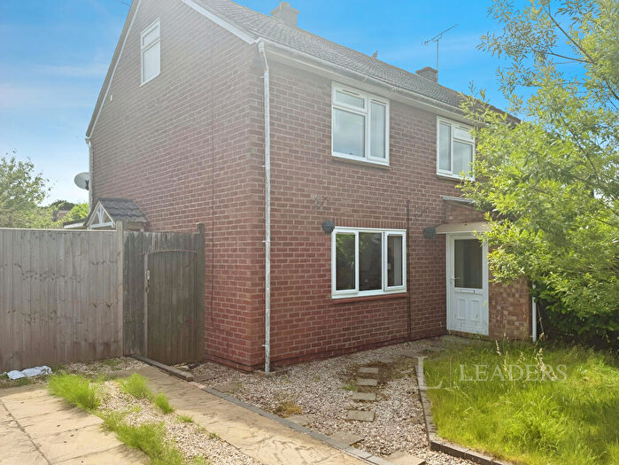 5 Bedroom Semi Detached House To Rent In East Dene, CV32