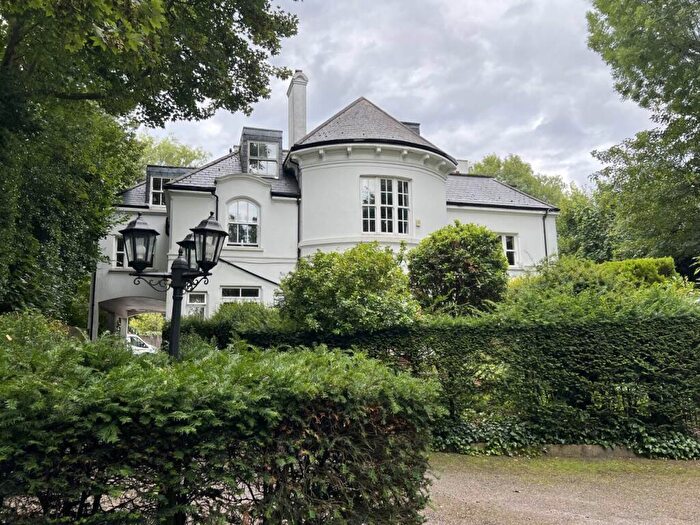 3 Bedroom Flat To Rent In West Hill Hall, West Hill, Harrow-on-the-hill, HA2