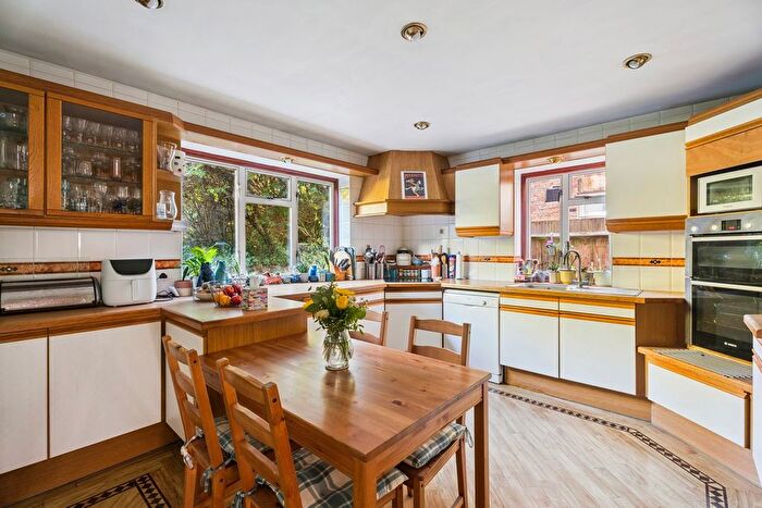 4 Bedroom Detached House For Sale In Amersham Road, Chalfont St Peter, SL9