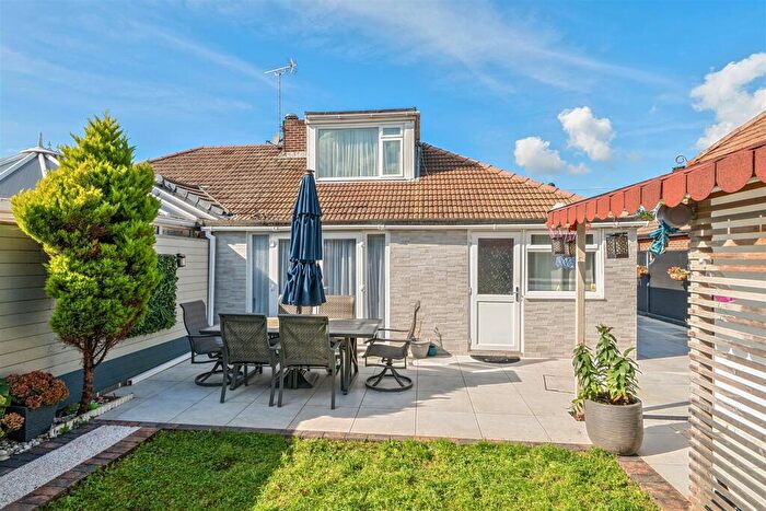 3 Bedroom Semi-Detached House For Sale In Hatherley Crescent, Portchester, PO16