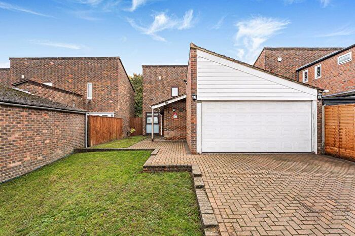 3 Bedroom Detached House For Sale In Denham Close, Bletchley, Milton Keynes, MK3