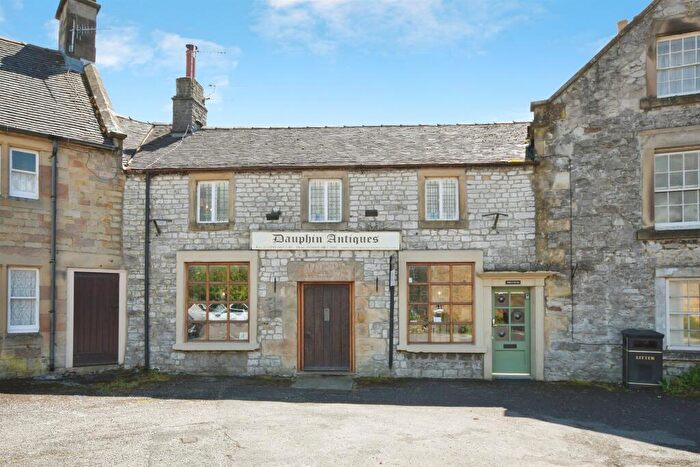 2 Bedroom Apartment For Sale In Market Place, Hartington, Buxton, SK17