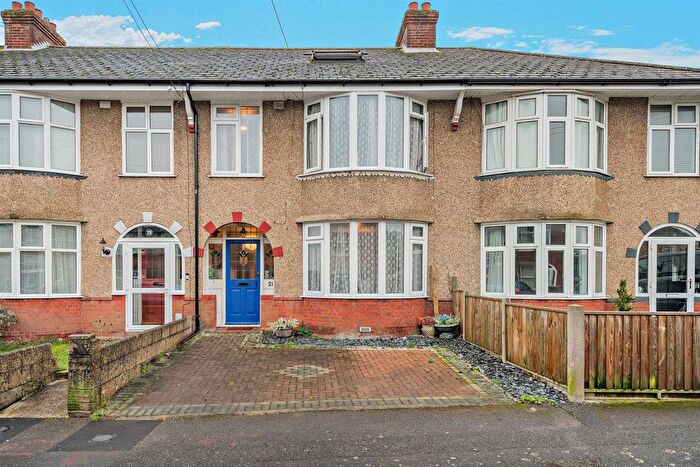 3 Bedroom Terraced House For Sale In Heath Road, Salisbury, SP2