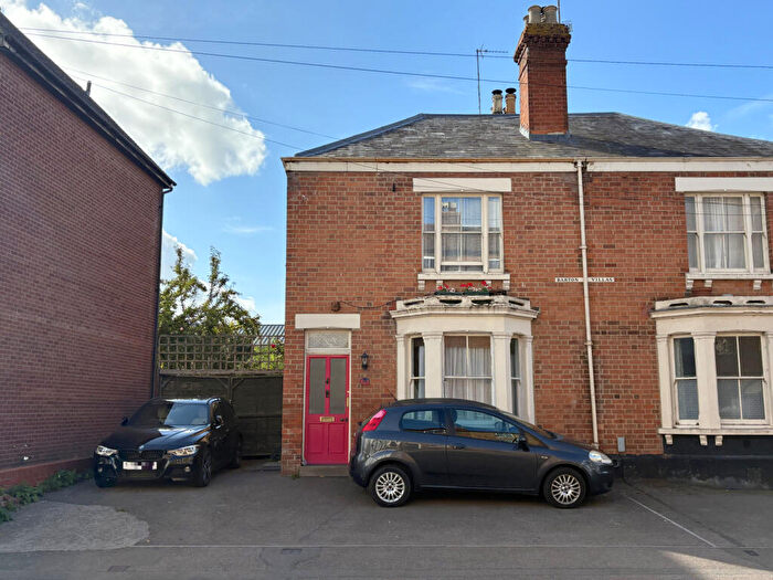3 Bedroom Semi-Detached House For Sale In Barton Road, Tewkesbury, GL20