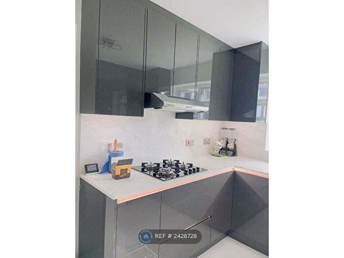 2 Bedroom Flat To Rent In Arborfield Close, Slough, SL1