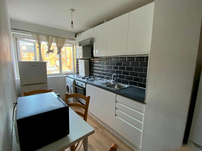 2 Bedroom Flat To Rent In Parkfield Road, London, SE14