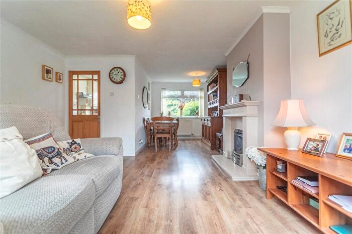 3 Bedroom Semi-Detached House For Sale In Hinton Close, Bamford, Rochdale, OL11