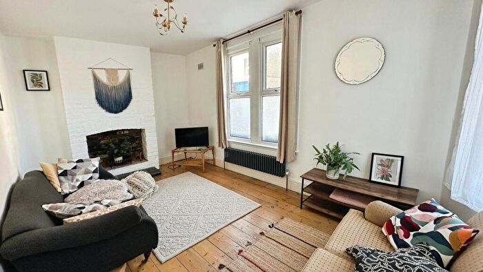 3 Bedroom End Of Terrace House For Sale In Midland Terrace, Bristol, BS16
