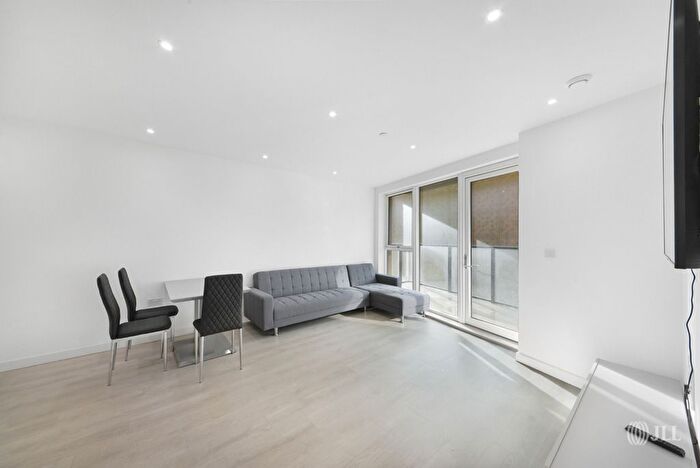 1 Bedroom Flat For Sale In Smithy Lane, Hounslow, TW3