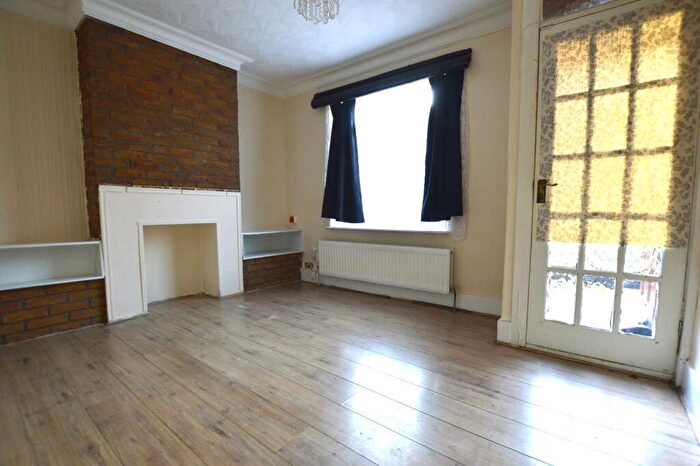 3 Bedroom House To Rent In Garfield Road, Plaistow, E13