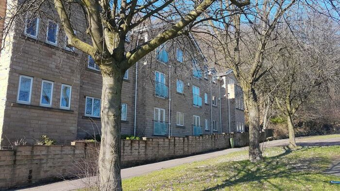 2 Bedroom Flat To Rent In Bradford Road, Huddersfield, HD2